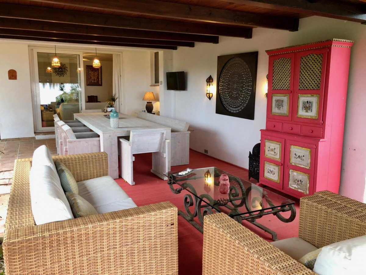 BELLE VILLA INDIVIDUELLE À LOUER À MOYEN ET LONG TERME DANS LE VILLAGE DE BENALMADENA