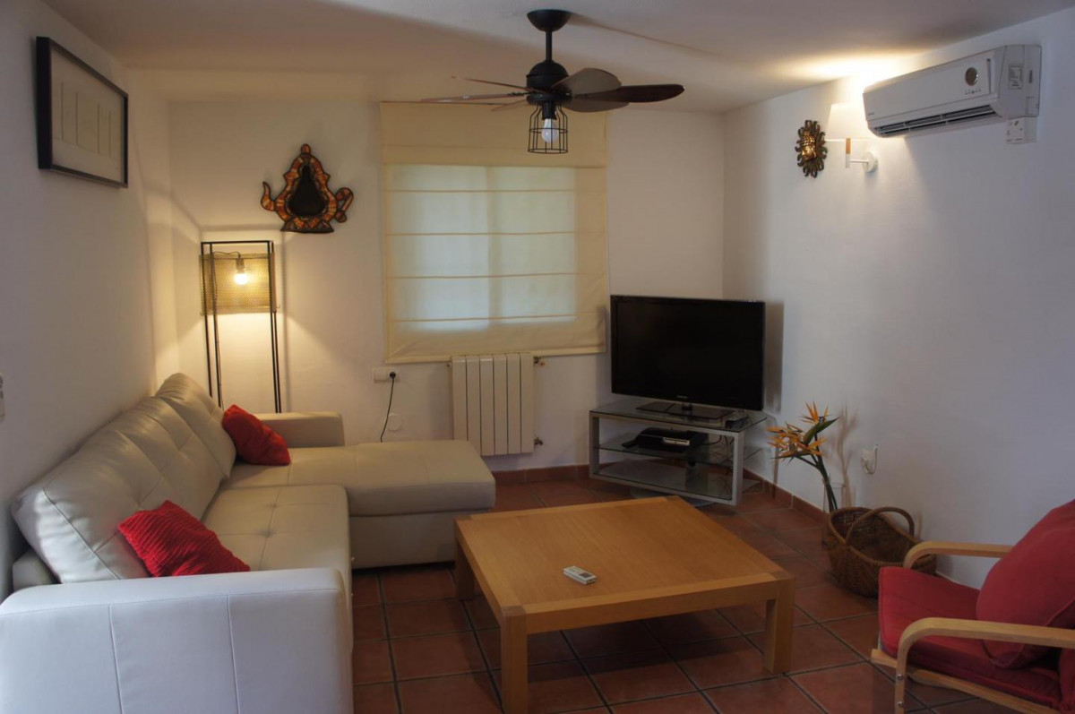 MEDIUM AND LONG TERM BEAUTIFUL DETACHED VILLA FOR RENT IN BENALMADENA VILLAGE