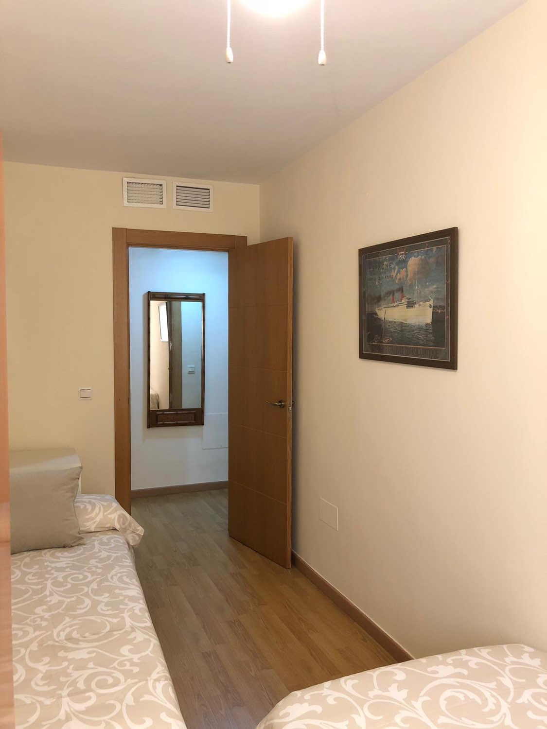 SE ALQUILA  DEl 1/9/2025 - 30/6/2026  Y EN VACACIONAL 2023 BONITO APARTAMENTO DESDE EN LA CALA DEL MORAL EN 1ª LINEA DE PLAYA (MALAGA).