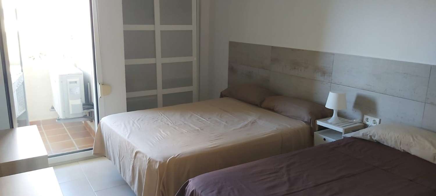 BEAUTIFUL APARTMENT FOR RENT ON THE 1ST LINE WITH SEA VIEWS IN BENALMÁDENA FROM 1/10/2023 TO 31/5/2024