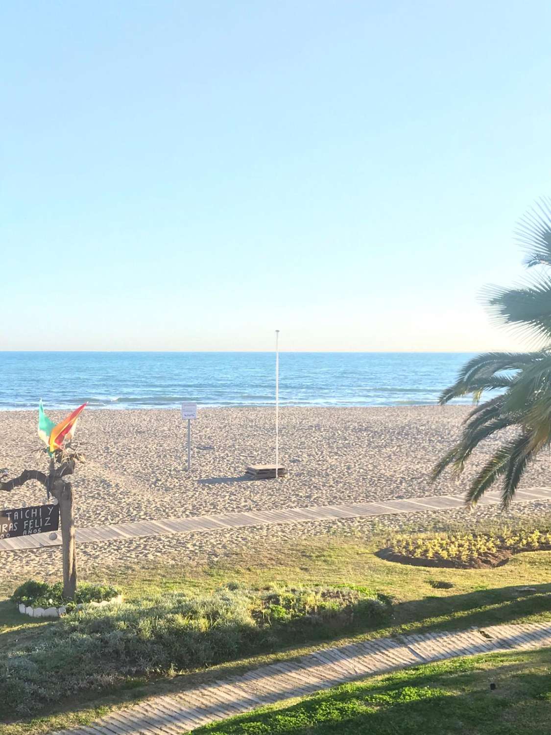 Magnificent apartment with sea views for rent MID SEASON from 1/11/2024 - 31/1/2025 on the 1st line of the beach in BENALMADENA