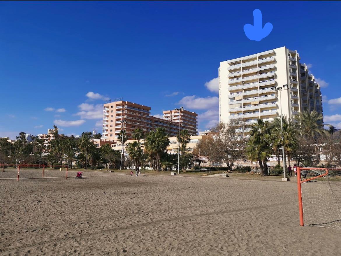 LEIE AV HALV SESONG FRA 0209/2024 - 30/06/2025 Fint studio på 1. linje av stranden i Benalmadena.