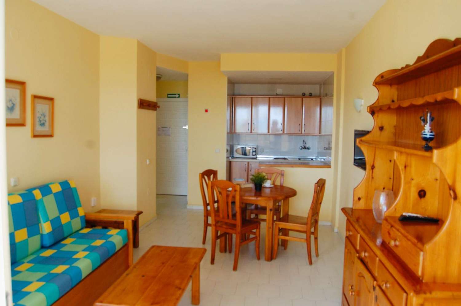 For rent from 01/04/2024 - 16/06/2024 beautiful apartment with sea views on 1st line of beach in Benalmadena .