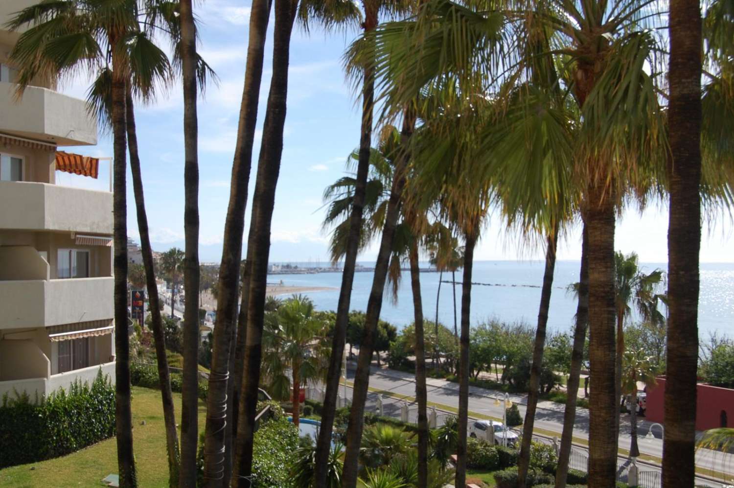 Zu vermieten vom 01.04.2024 - 16.06.2024 schöne Wohnung mit Meerblick in 1. Strandlinie in Benalmadena .