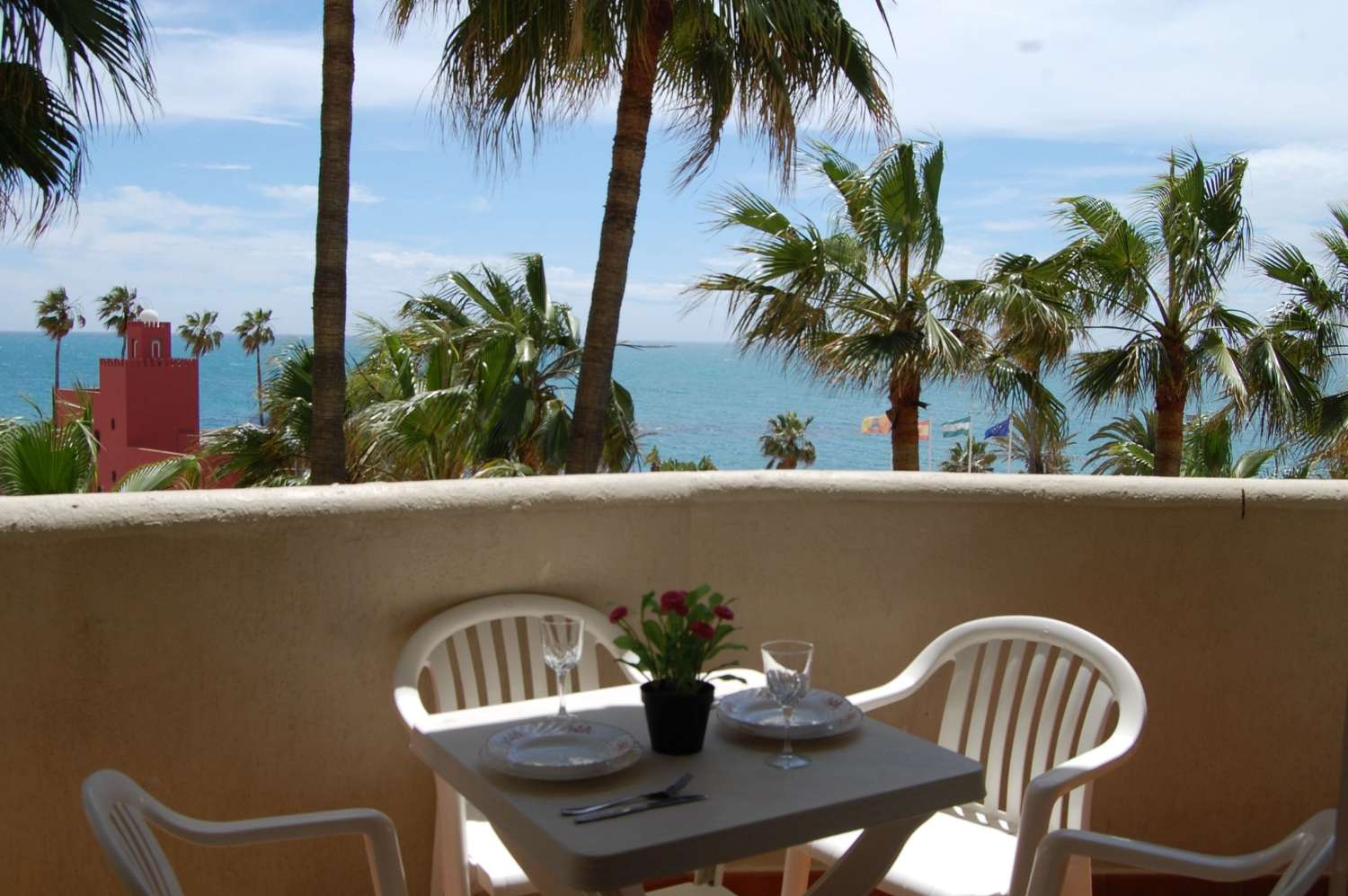 For rent from 01/04/2024 - 16/06/2024 beautiful apartment with sea views on 1st line of beach in Benalmadena .