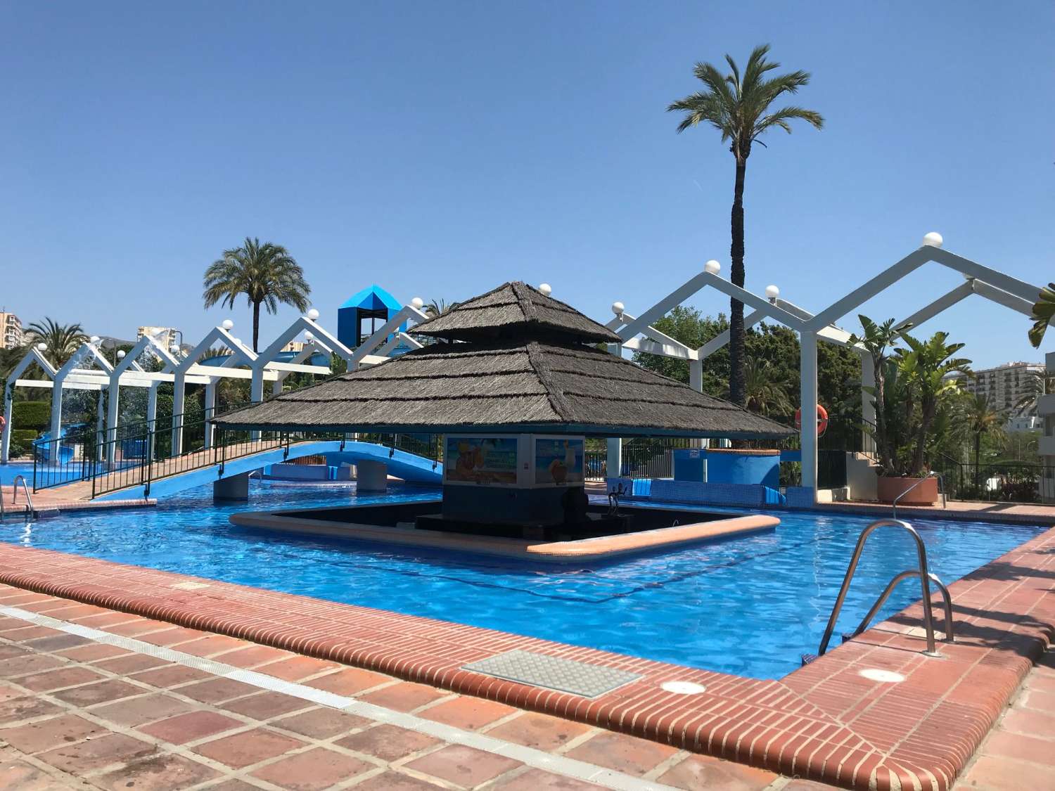 Zu vermieten vom 01.04.2024 - 16.06.2024 schöne Wohnung mit Meerblick in 1. Strandlinie in Benalmadena .