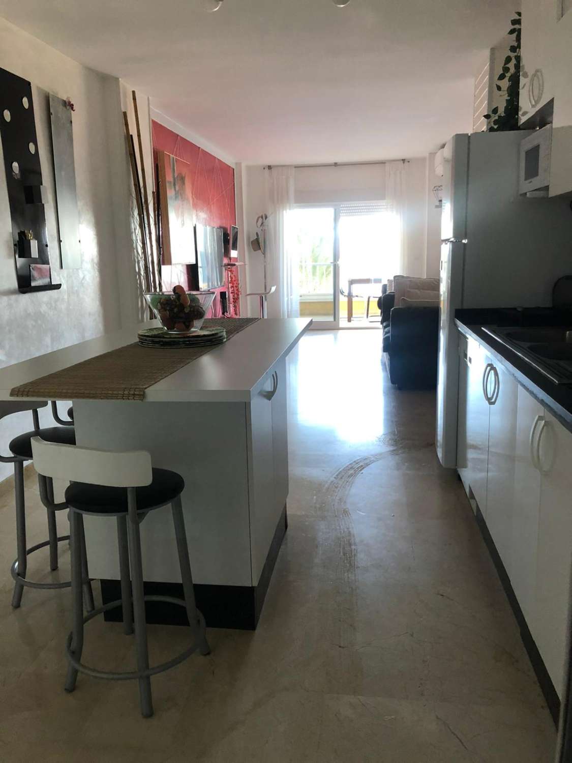 For rent from now until 30/6/2023 and from 1/09/2023 to 31/6/2024 magnificent apartment on the 1st line of the beach in Los Boliches, Fuengirola