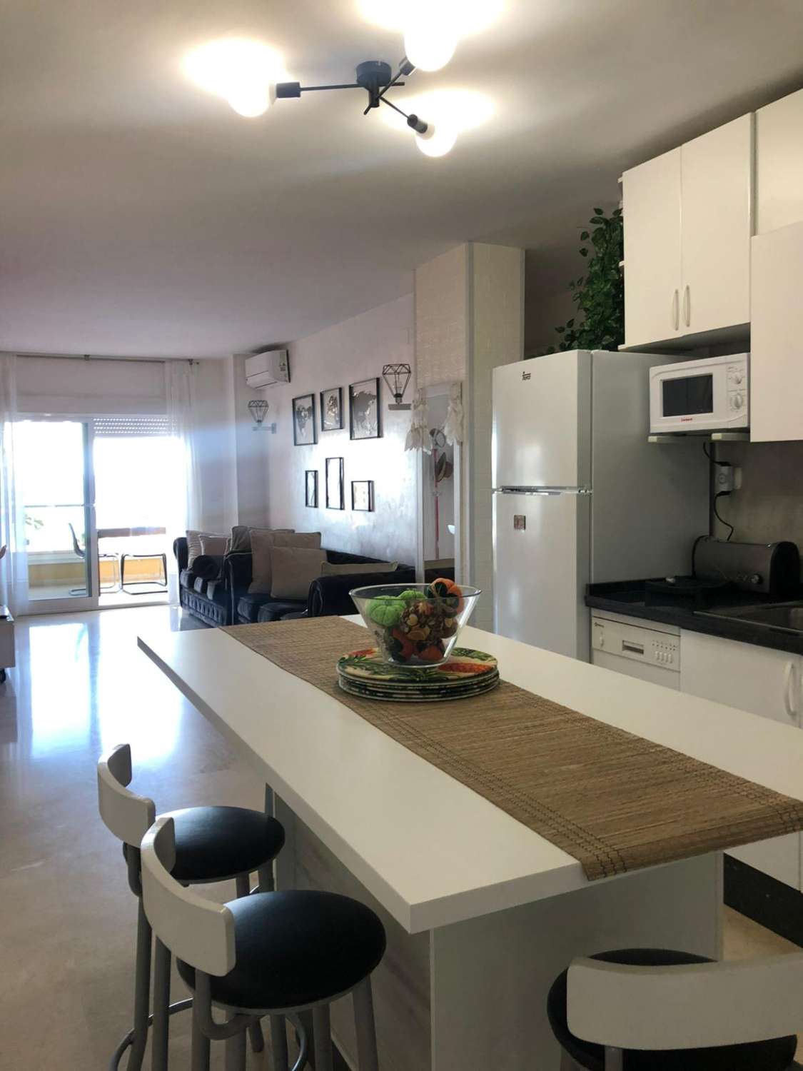 For rent from now until 30/6/2023 and from 1/09/2023 to 31/6/2024 magnificent apartment on the 1st line of the beach in Los Boliches, Fuengirola