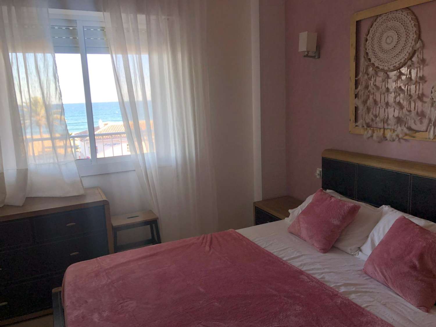 For rent from now until 30/6/2023 and from 1/09/2023 to 31/6/2024 magnificent apartment on the 1st line of the beach in Los Boliches, Fuengirola