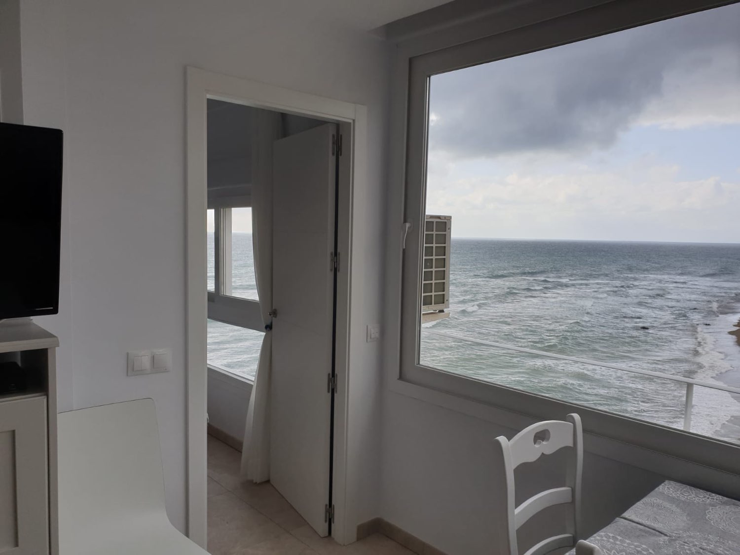 Te huur MIDDEN SEIZOEN 01/10/2024 - 30/06/2025 prachtig appartement in Calahonda (Mijas).