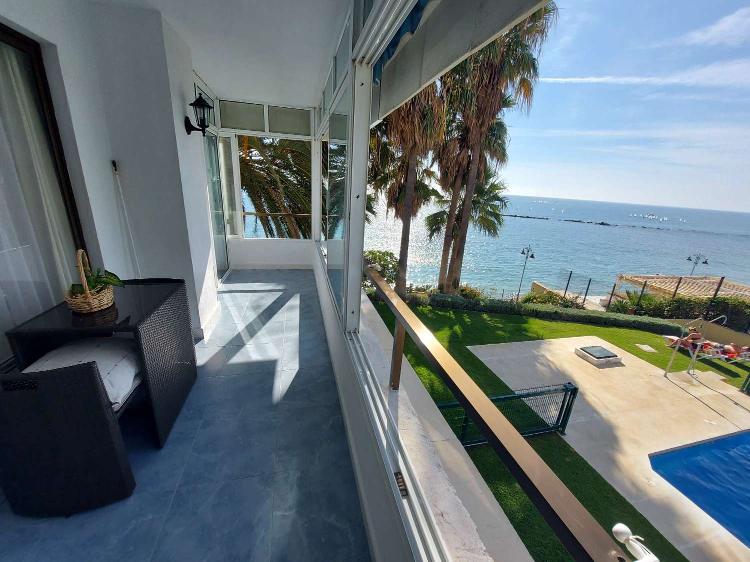 Mi-saison . A louer du 1.9.25-30.6.2026 magnifique appartement avec vue sur la mer sur la 1ère ligne à Benalmadena