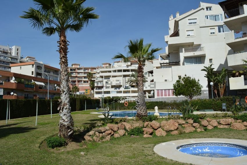 Se alquila MEDIA TEMPORADA del 01/9/2025 - 30/6/2026 bonito apartamento en 2ª linea de playa en Benalmádena