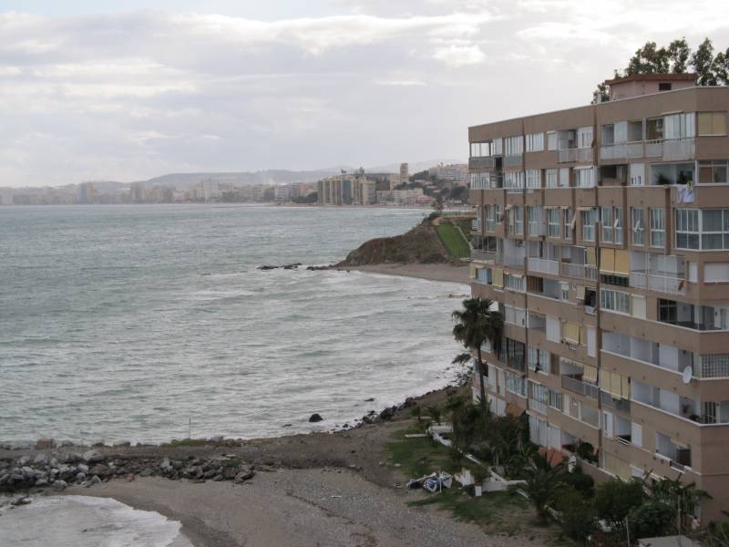 Te huur vanaf 01/10/2025 - 31/05/2026 1e lijns strand appartement in Benalmadena.