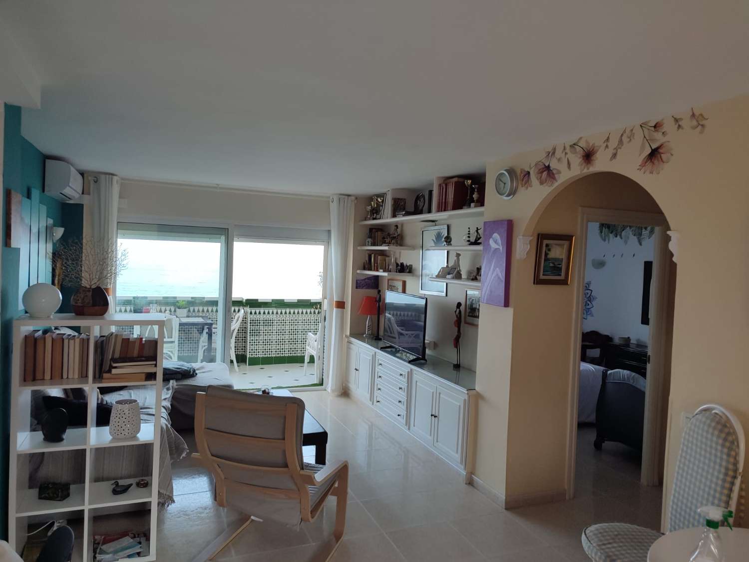 Te huur vanaf 01/10/2025 - 31/05/2026 1e lijns strand appartement in Benalmadena.