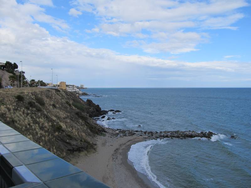 Te huur vanaf 01/10/2025 - 31/05/2026 1e lijns strand appartement in Benalmadena.