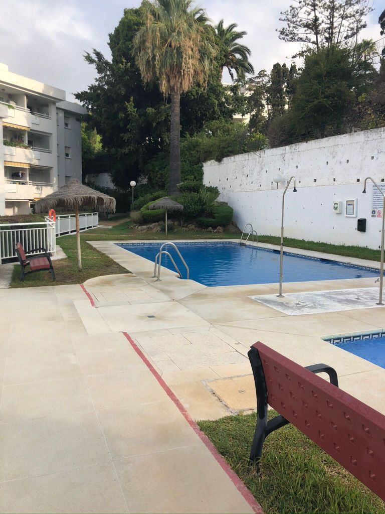 Se alquila MEDIA TEMPORADA desde 1/9/2025 -31/5/2026 precioso apartamento  en 1ª línea de playa con vistas al mar en La Carihuela (Torremolinos).