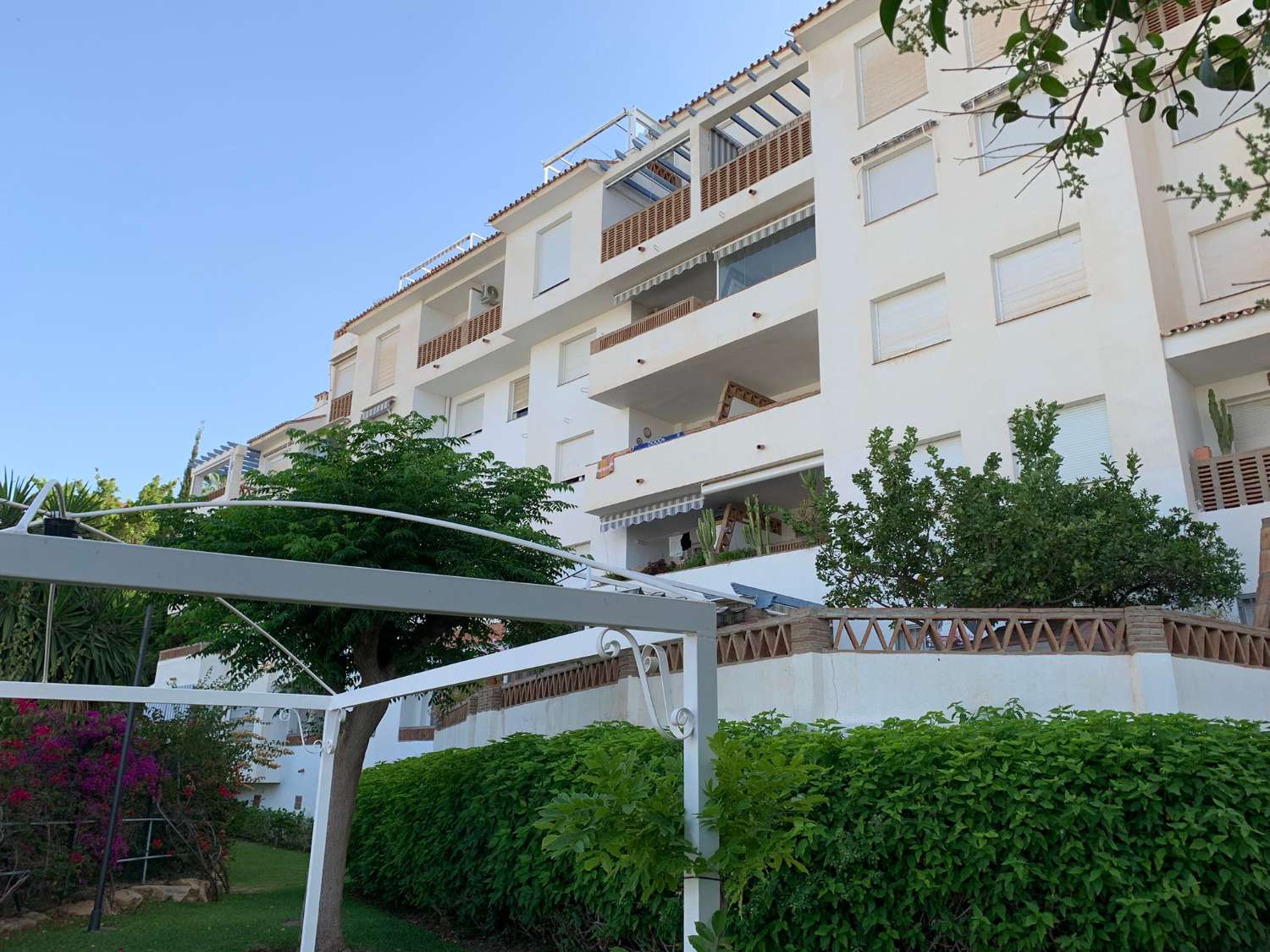 HET IS GEEN LANG SEIZOEN. Te huur van 1.9.2025-30.6.2026 Prachtig appartement met uitzicht op zee in Benalmádena