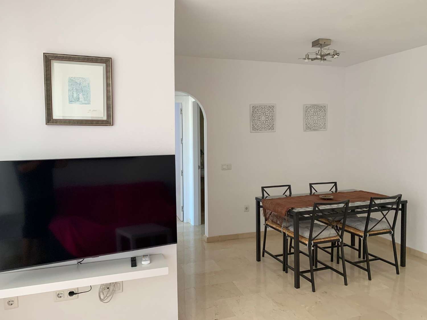 HET IS GEEN LANG SEIZOEN. Te huur van 1.9.2025-30.6.2026 Prachtig appartement met uitzicht op zee in Benalmádena