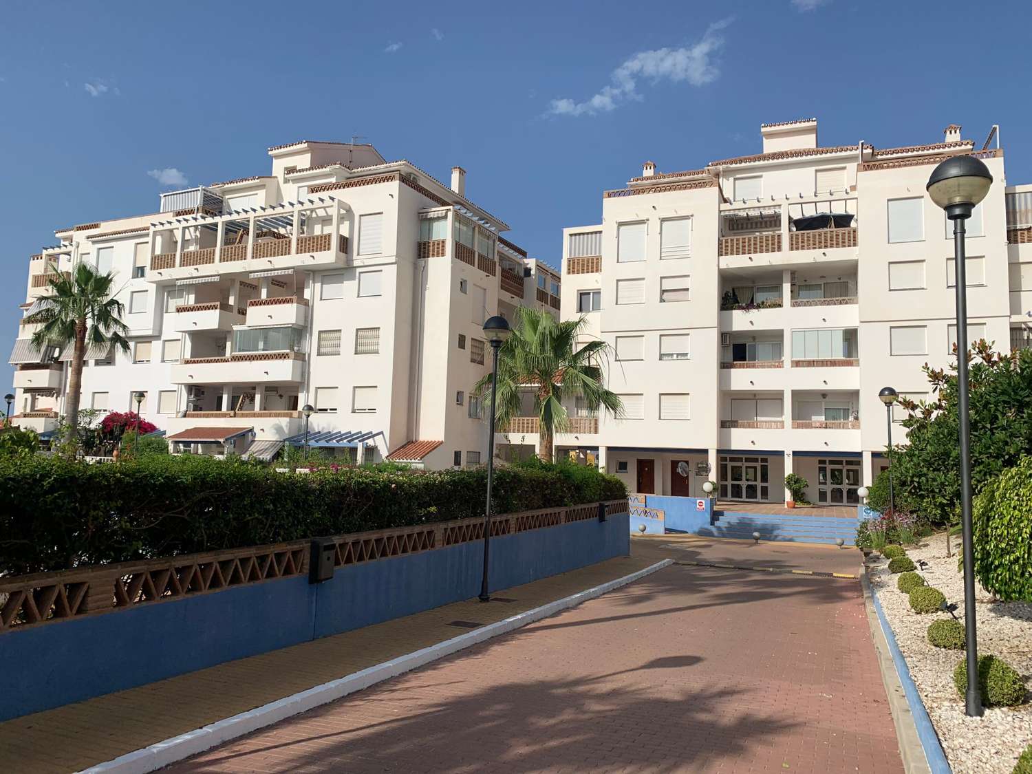 HET IS GEEN LANG SEIZOEN. Te huur van 1.9.2025-30.6.2026 Prachtig appartement met uitzicht op zee in Benalmádena