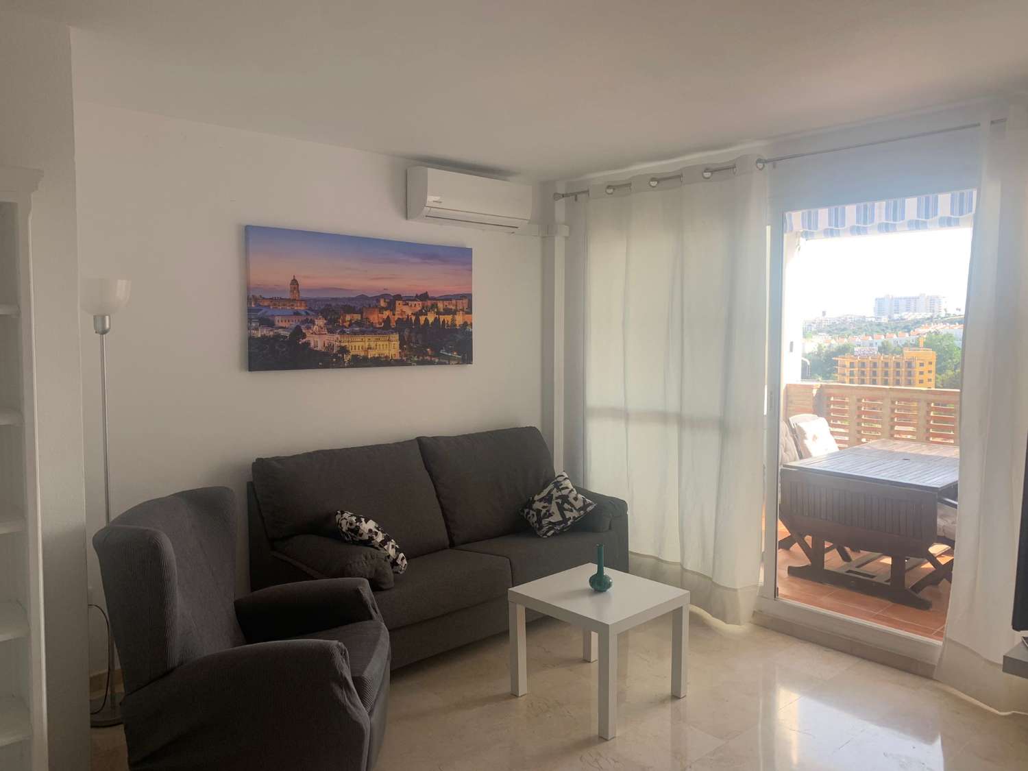 HET IS GEEN LANG SEIZOEN. Te huur van 1.9.2025-30.6.2026 Prachtig appartement met uitzicht op zee in Benalmádena