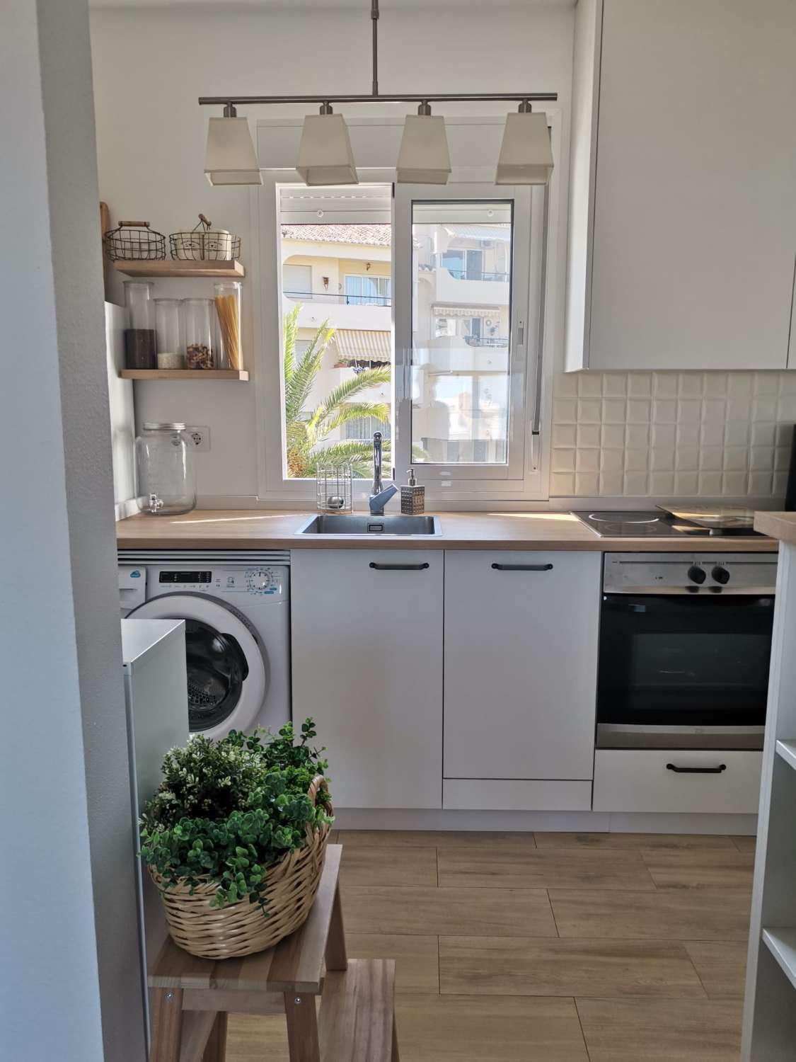 HALBSAISON ZU VERMIETEN VOM 01.09.2023 BIS 31.05.2024 SCHÖNE NEU RENOVIERTE WOHNUNG IN TORREBLANCA DEL SOL, FUENGIROLA.