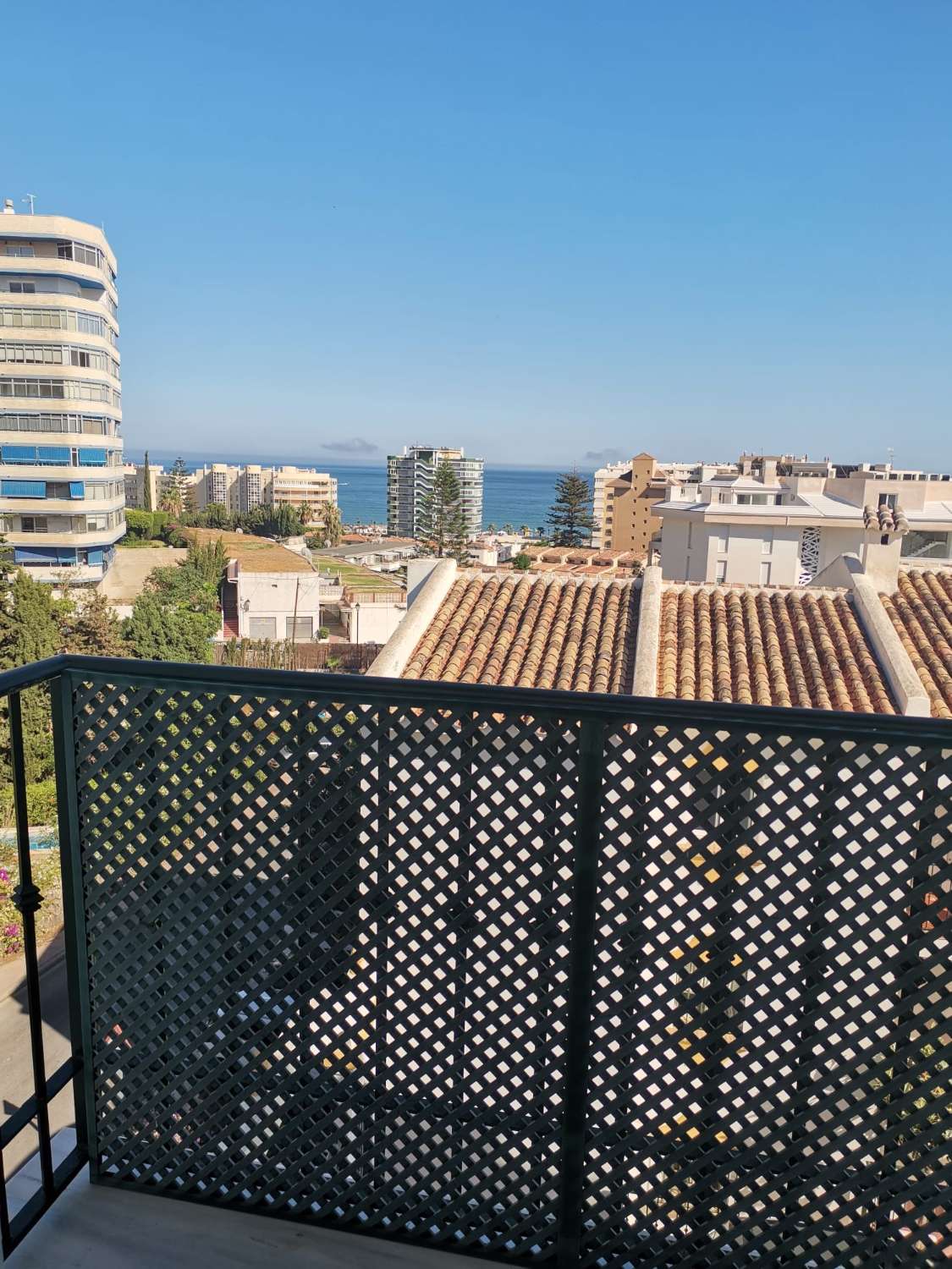 HALBSAISON ZU VERMIETEN VOM 01.09.2023 BIS 31.05.2024 SCHÖNE NEU RENOVIERTE WOHNUNG IN TORREBLANCA DEL SOL, FUENGIROLA.