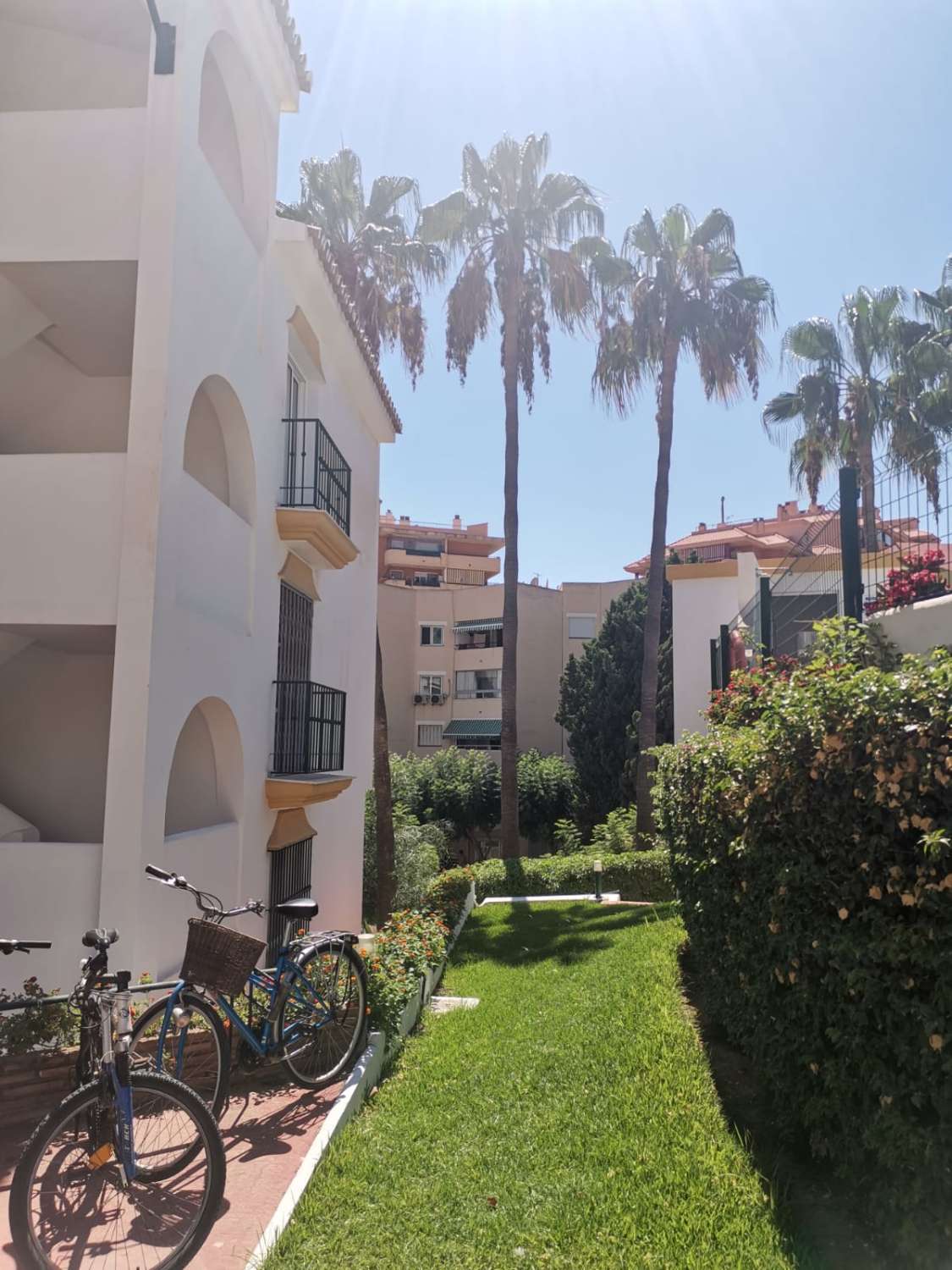 HALBSAISON ZU VERMIETEN VOM 01.09.2023 BIS 31.05.2024 SCHÖNE NEU RENOVIERTE WOHNUNG IN TORREBLANCA DEL SOL, FUENGIROLA.