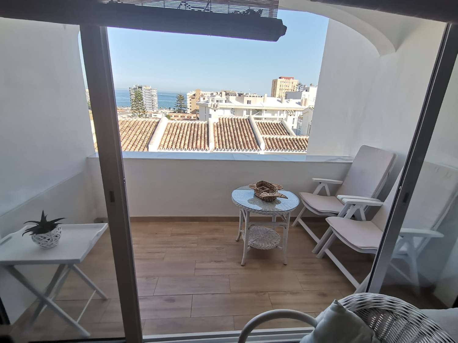 SE ALQUILA MEDIA TEMPORADA DEL 01/09/2024 - 30/06/2025 PRECIOSO APARTAMENTO CON VISTAS AL MAR  EN TORREBLANCA DEL SOL, FUENGIROLA.