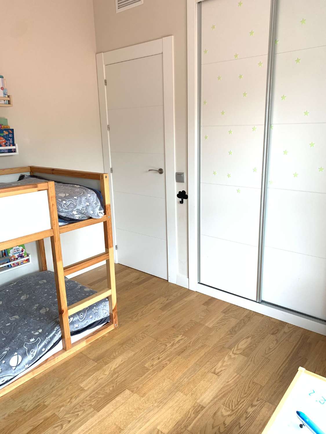 MOOI APPARTEMENT IN EL PINILLO WORDT VERHUURD VOOR LANGE TERMIJN.