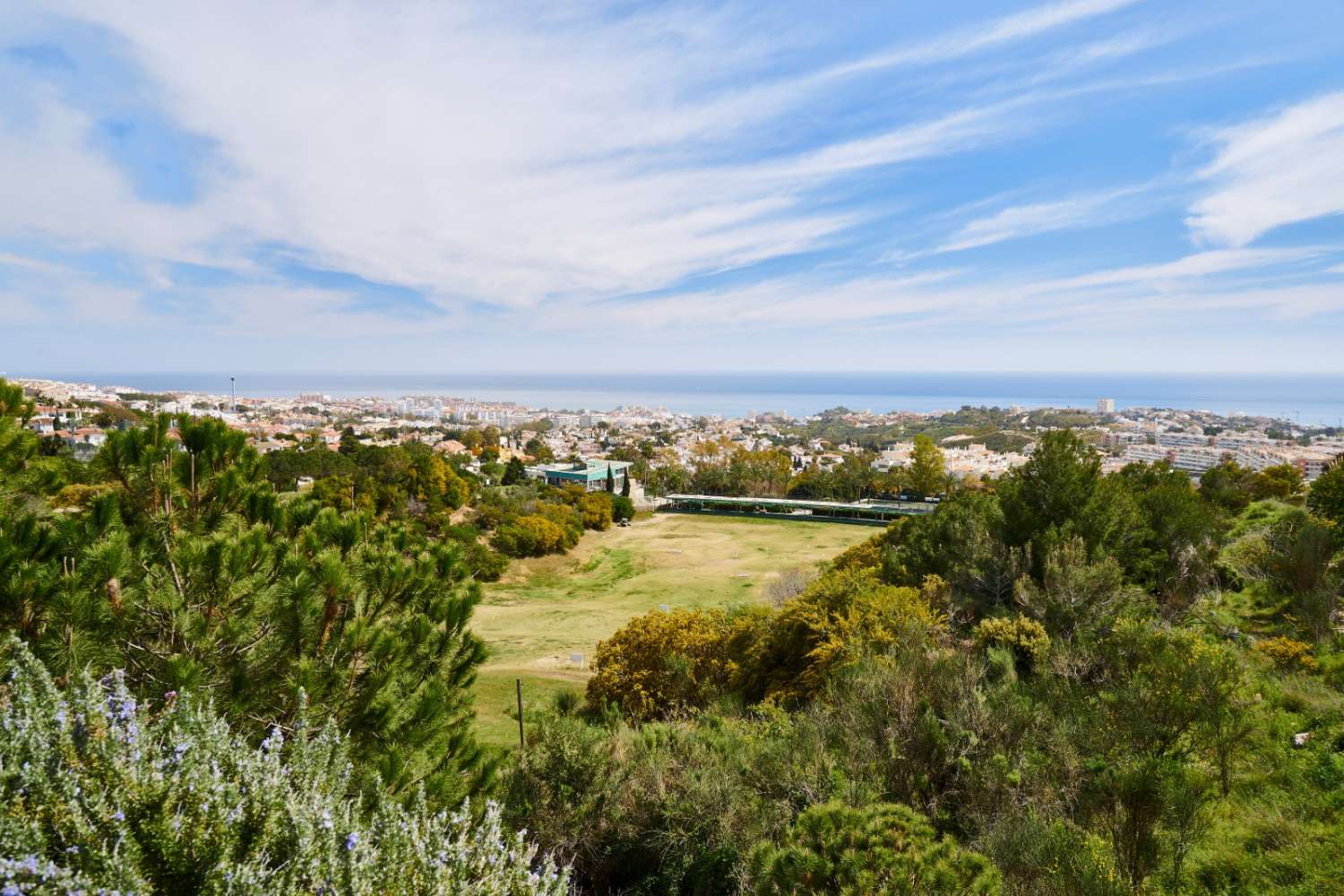 TE HUUR VAN 1/10/2024 TOT 30/6/25 PRACHTIG PENTHOUSE IN BENALMÁDENA.-