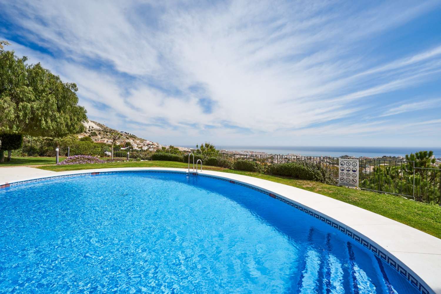 FOR RENT FROM 1/10/2024 TO 30/6/25 BEAUTIFUL PENTHOUSE IN BENALMÁDENA.-