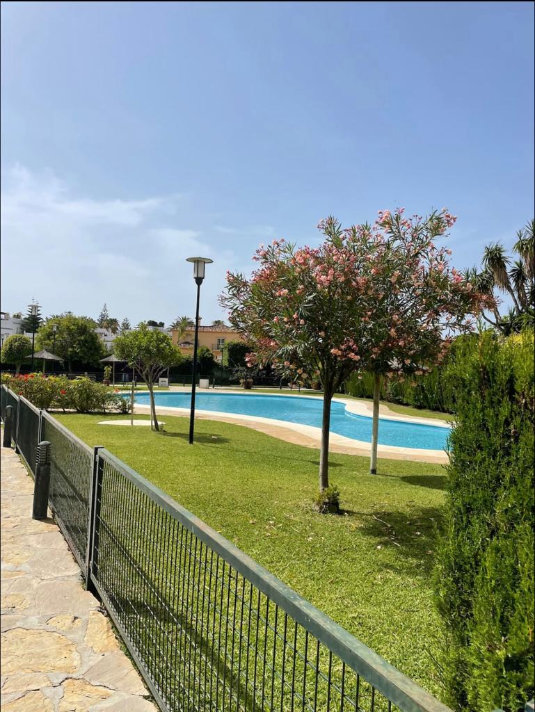 For rent HALF SEASON from now until 30/06/2024 and 01/09/2024-30/06/202, beautiful apartment in the area of San Pedro de Alcántara, Marbella.