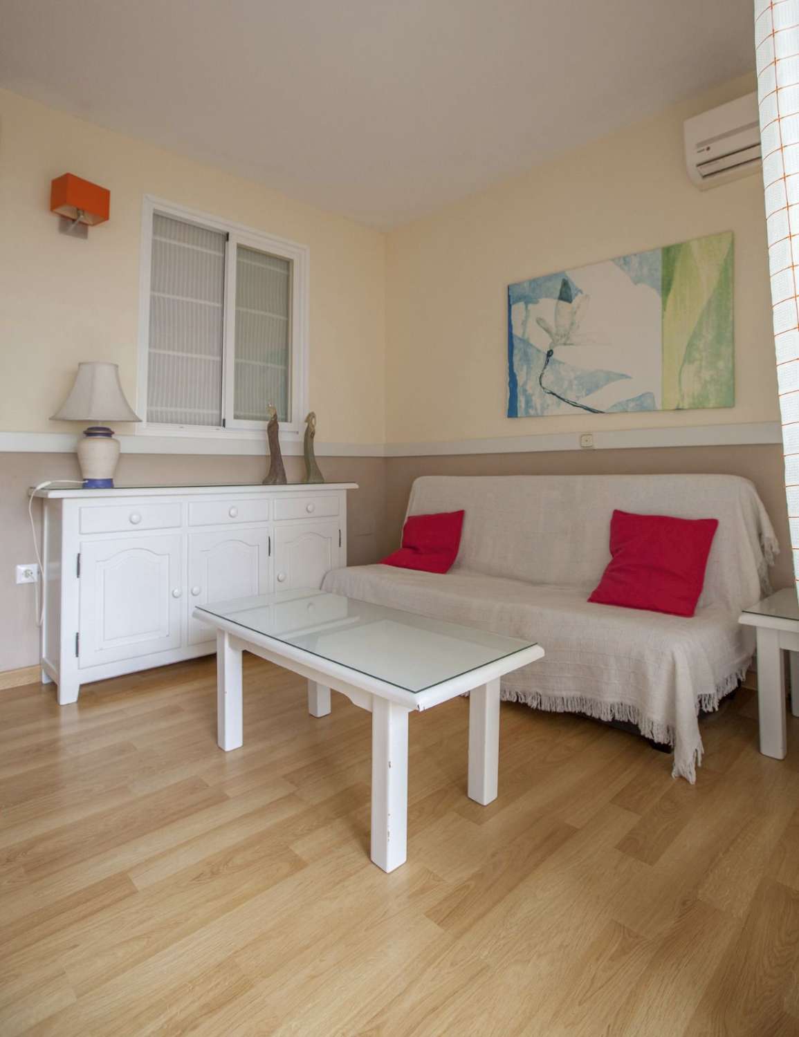 Se alquila desde ya hasta 31/10/2023 bonito apartamento en 1ª linea de playa en Benalmadena