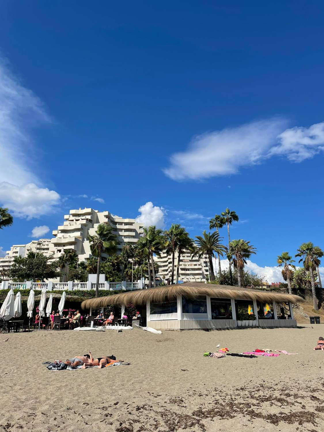 Se alquila desde ya hasta 31/10/2023 bonito apartamento en 1ª linea de playa en Benalmadena