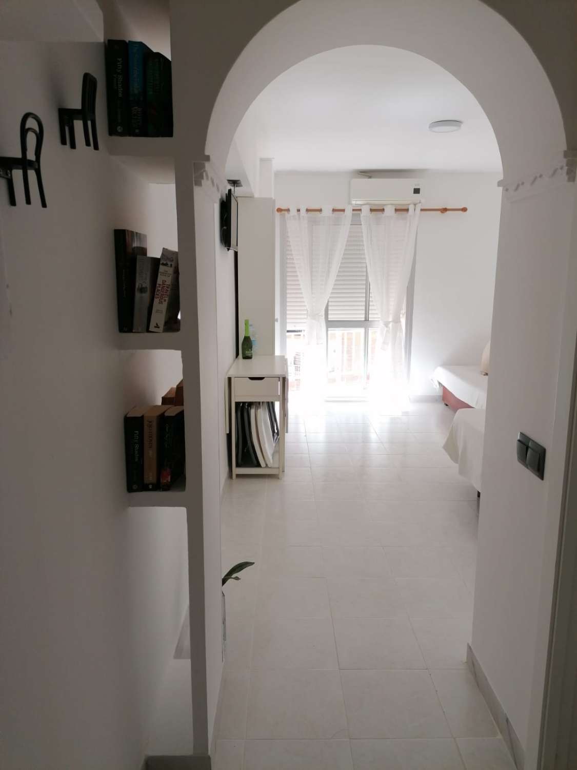 For rent HALF SEASON from 06/04/2025 - 15/06/2025 Beautiful studio with side sea and mountain views in Benalmadena