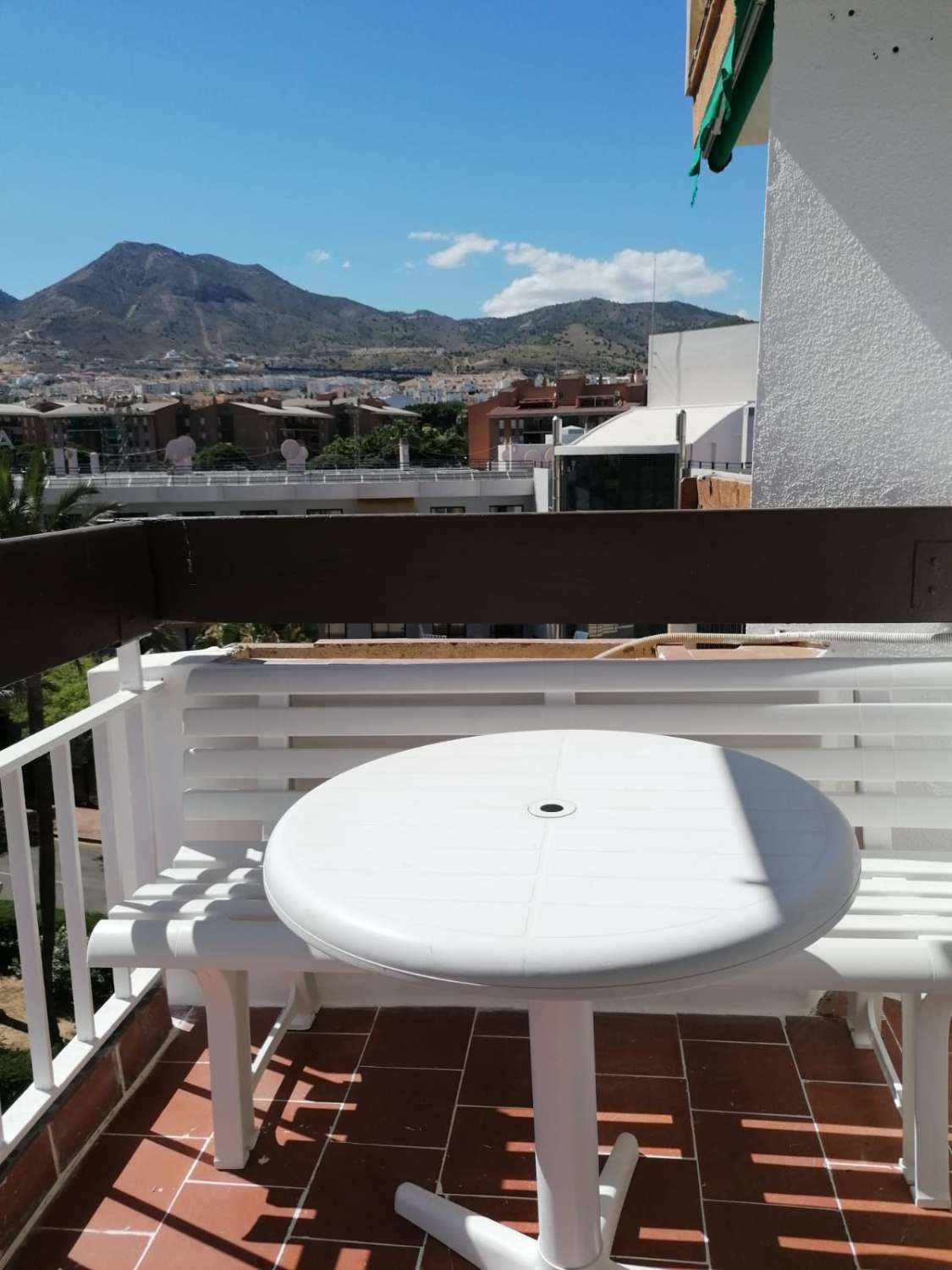 For rent HALF SEASON from 06/04/2025 - 15/06/2025 Beautiful studio with side sea and mountain views in Benalmadena