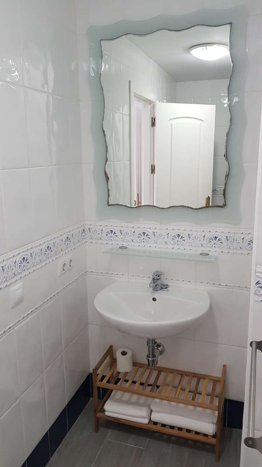 Te huur MIDDEN SEIZOEN 01.11.24-28.2.25 Mooi appartement op 30 meter van het strand van Los Boliches in Fuengirola