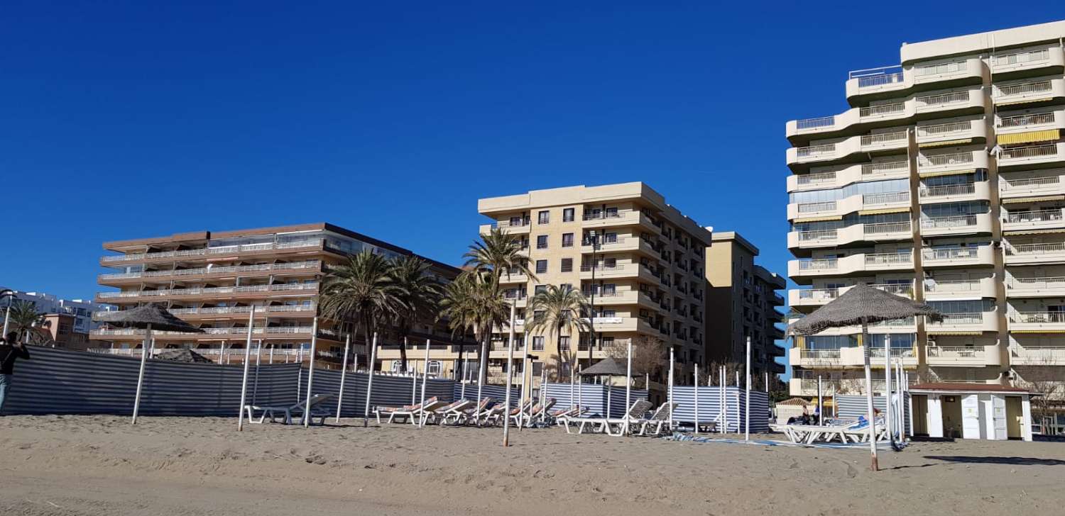 For rent HALF SEASON from 01/09/2025 - 30/04/2026 Beautiful apartment with sea views on the 1st line of the beach in Fuengirola