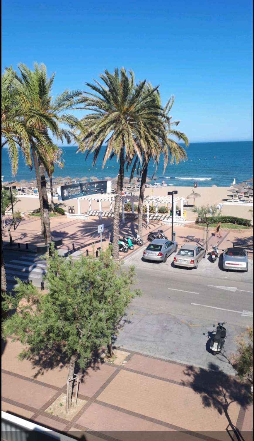 For rent HALF SEASON from 01/09/2025 - 30/04/2026 Beautiful apartment with sea views on the 1st line of the beach in Fuengirola