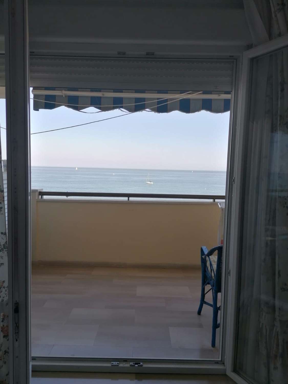 For rent HALF SEASON from 8/9/2025 - 20/12/2025 and from 8/1/26-30/6/26 beautiful apartment on the 1st line of the beach in Los Boliches (Fuengirola)