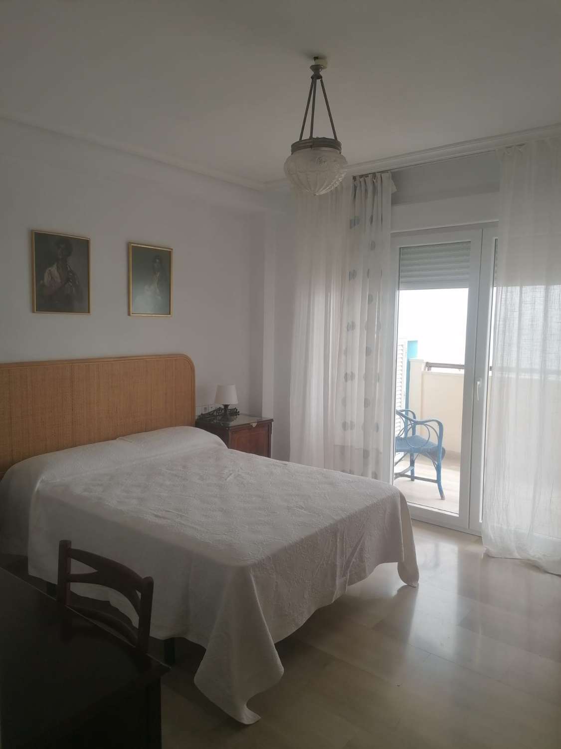 Te huur HALF SEIZOEN van 8/9/2025 - 20/12/2025 en van 8/1/26-30/6/26 mooi appartement op de 1e lijn van het strand in Los Boliches (Fuengirola)