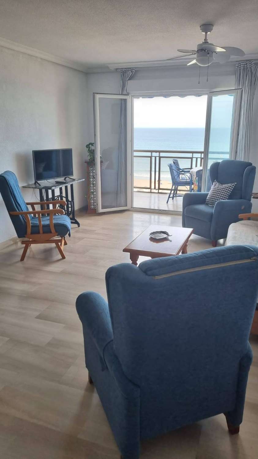 For rent HALF SEASON from 8/9/2025 - 20/12/2025 and from 8/1/26-30/6/26 beautiful apartment on the 1st line of the beach in Los Boliches (Fuengirola)