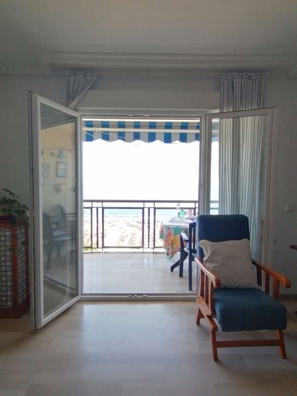 For rent HALF SEASON from 8/9/2025 - 20/12/2025 and from 8/1/26-30/6/26 beautiful apartment on the 1st line of the beach in Los Boliches (Fuengirola)