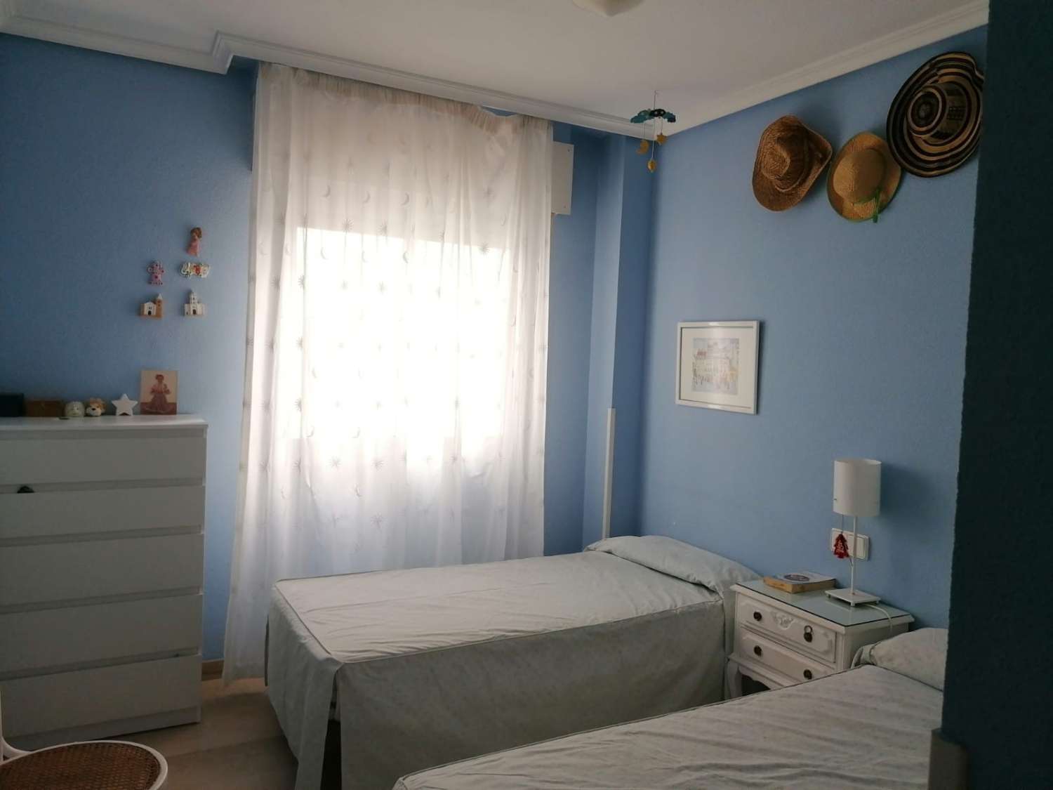 Te huur HALF SEIZOEN van 8/9/2025 - 20/12/2025 en van 8/1/26-30/6/26 mooi appartement op de 1e lijn van het strand in Los Boliches (Fuengirola)