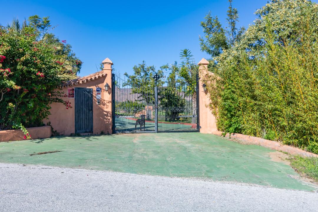 Se vende magnifica  casa de campo  en la zona de Entrerrios (Mijas)