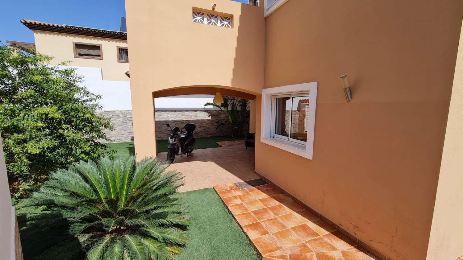 MIDDEN SEIZOEN Te huur van 1.11.24-30.4.25 PRACHTIGE villa in Urbanización El Pinar (Torremolinos)