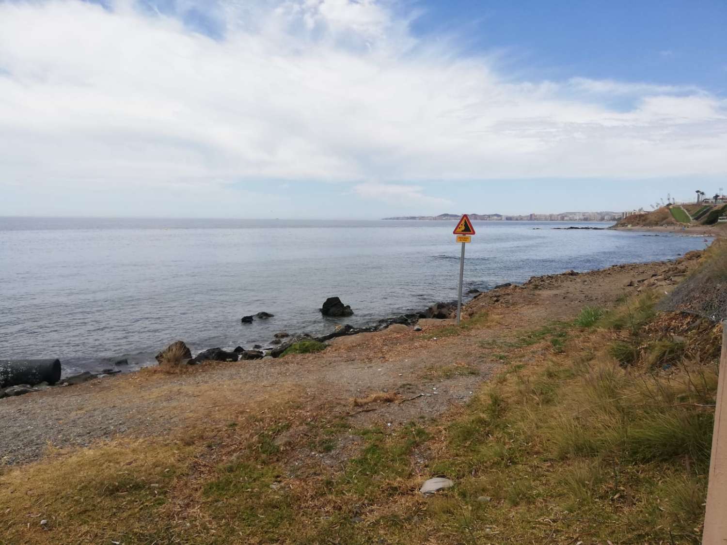 Uthyres MELLANSÄSONG från 2023-11-01 - 2024-06-30 lägenhet på 1:a raden av stranden i Benalmadena