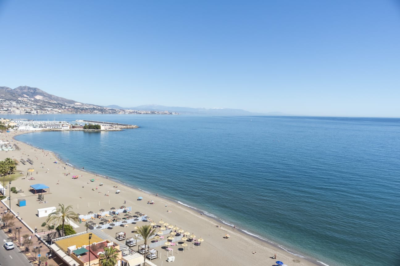 RENT MID-SEASON FROM 01/11/24 31/05/2025 BEAUTIFUL APARTMENT WITH SEA VIEWS IN FUENGIROLA.