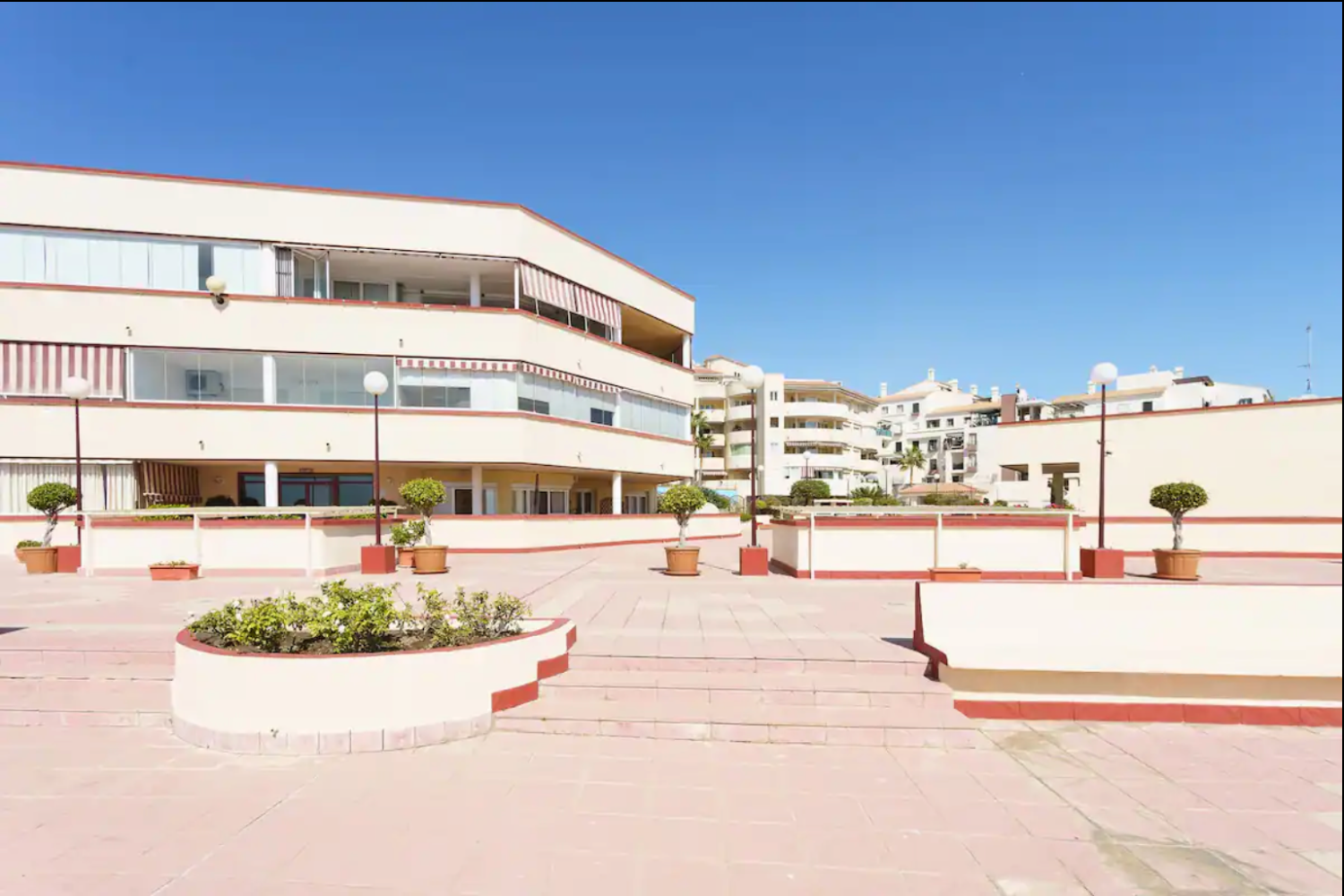 Beautiful apartment for rent in Torrequebrada from 01/10/2024 - 30/04/2025 in Benalmadena Costa