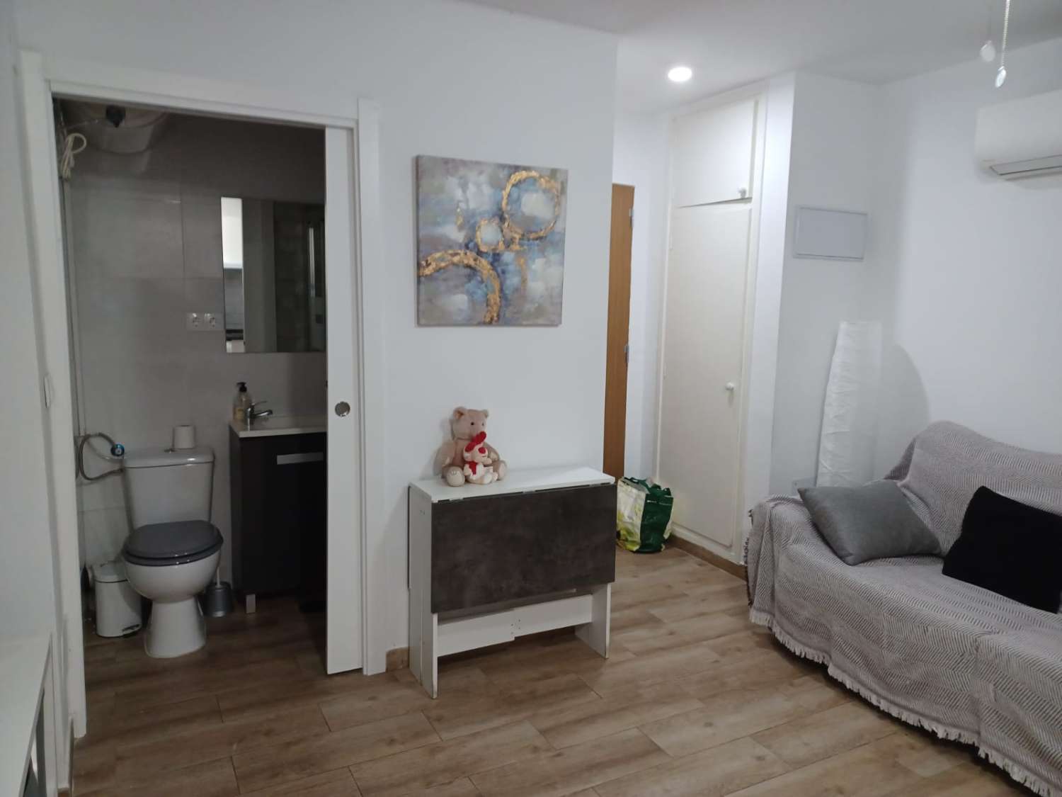 Te huur MIDDEN SEIZOEN van 1/09/2024 - 30/6/25 Mooi onlangs gerenoveerd studio-appartement in Benalmádena Costa op 100 meter van het strand